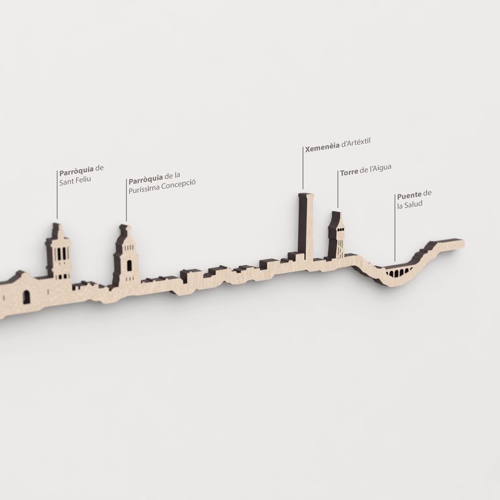 Skyline Sabadell – primer plano de la Torre de l’Aigua en madera natural.