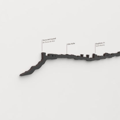 Detalle de la Torre del Castell de Tossa de Mar en la silueta de madera del skyline de Tossa de Mar.