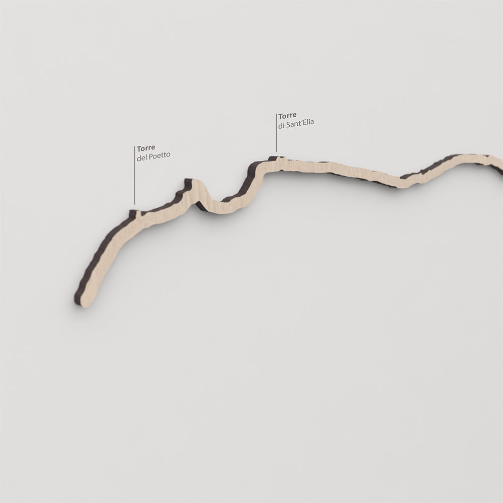 Skyline Sella del Diavolo – primer plano de la Torre di Sant’Elia en madera natural.
