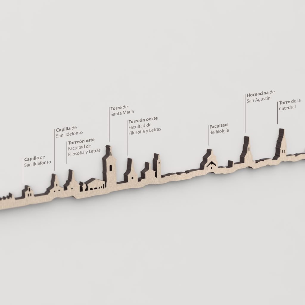Skyline Alcalá de Henares – primer plano de la Torre de Santa María en madera natural.