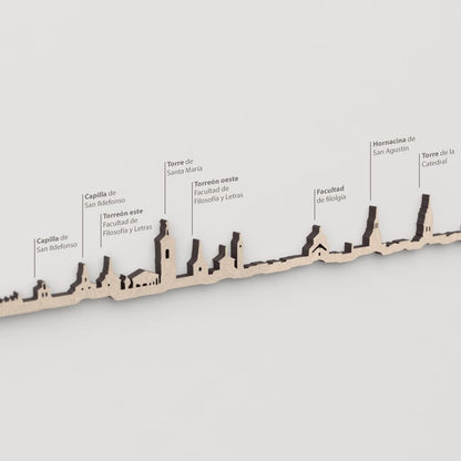 Skyline Alcalá de Henares – primer plano de la Torre de Santa María en madera natural.