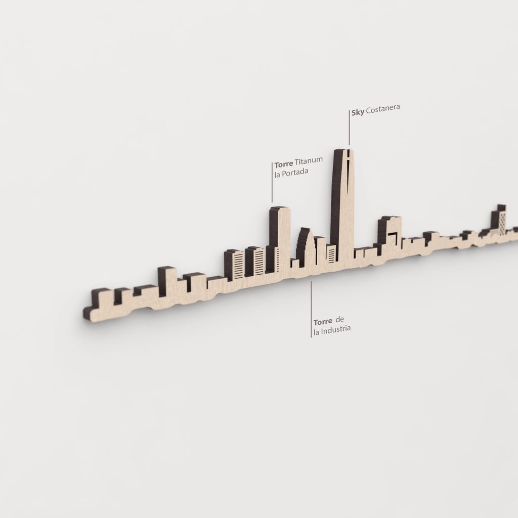 Skyline Santiago de Chile – detalle de la Torre Titanium La Portada en madera natural.