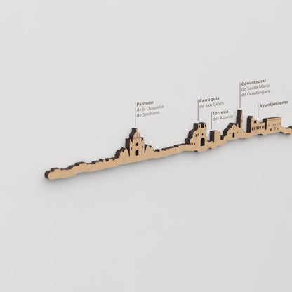 Skyline Guadalajara – detalle del Torreón del Alamín en madera marrón.