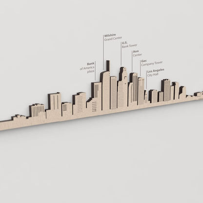 Skyline Los Angeles – primer plano de U.S. Bank Tower en madera natural.