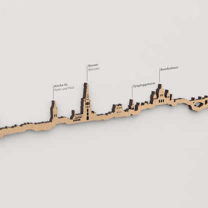 Vista detallada del Zytgloggeturm en el skyline de Berna color marrón.