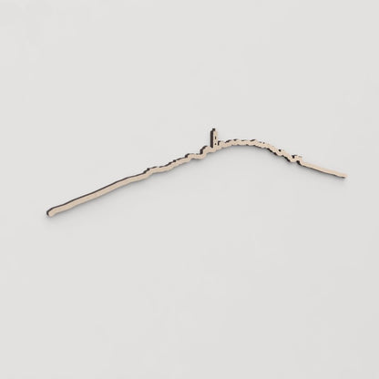 Idea de regalo original: skyline de El Ballestar en madera con su icónica parroquia.