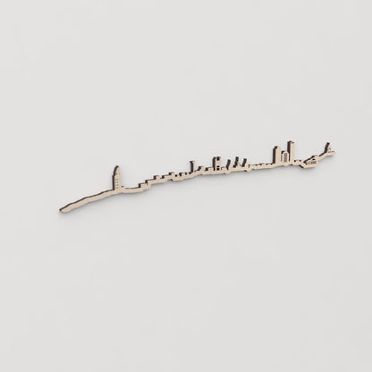 Regalo original: silueta skyline A Coruña en madera natural.