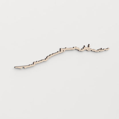 Idea de regalo original: la silueta del skyline de Aroche en madera natural.