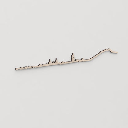 Idea de regalo original: la silueta del skyline de Burgo de Osma en madera natural.