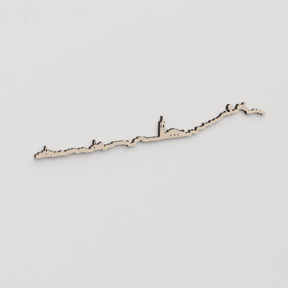 Regalo original: silueta skyline Cortegana en madera natural.