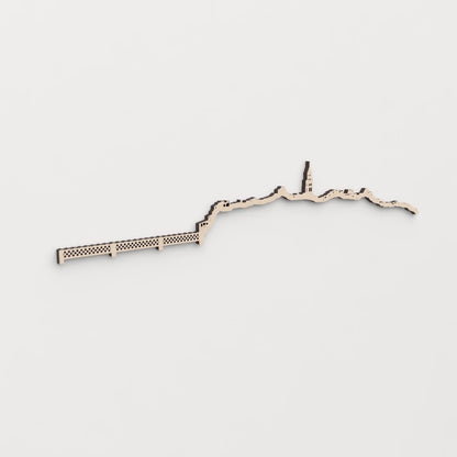 Regalo original: silueta skyline Fraga en madera natural.