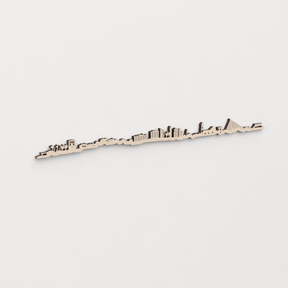Regalo original: silueta skyline Marbella en madera natural.