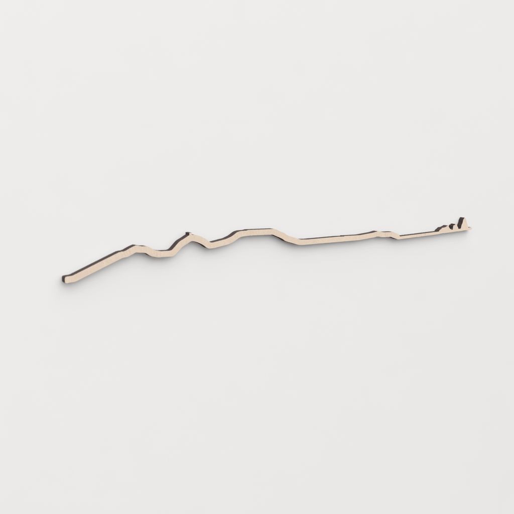 Regalo original: silueta skyline Massís del Montgrí en madera natural.