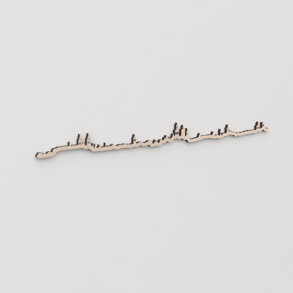 Regalo original: silueta skyline Pamplona en madera natural.