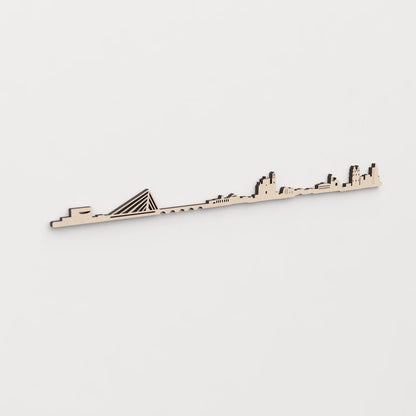 Regalo original: silueta skyline Pontevedra en madera natural.