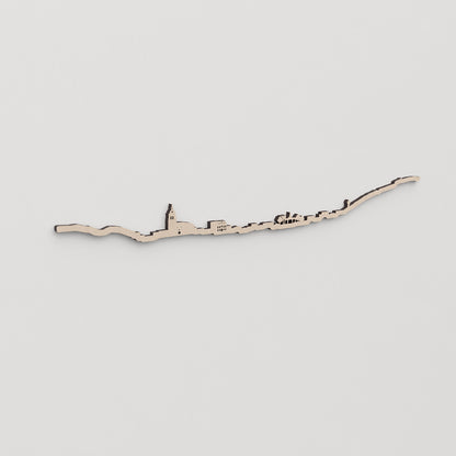 Regalo original: silueta skyline Puertollano en madera natural.