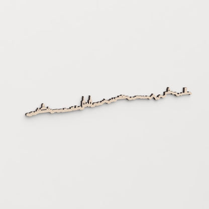 Regalo original: silueta skyline San Fernando en madera natural.