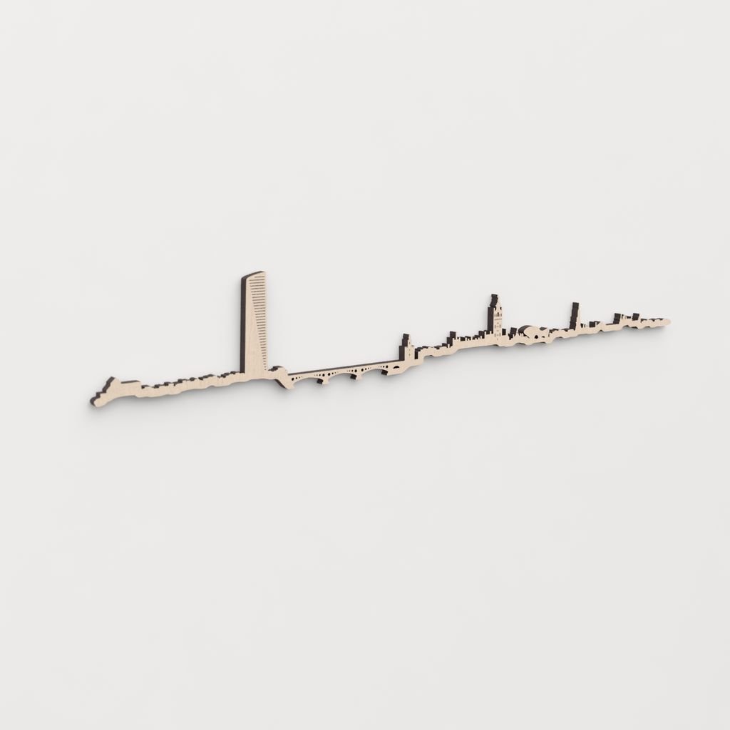 Idea de regalo original: la silueta del skyline de Sevilla en madera natural.