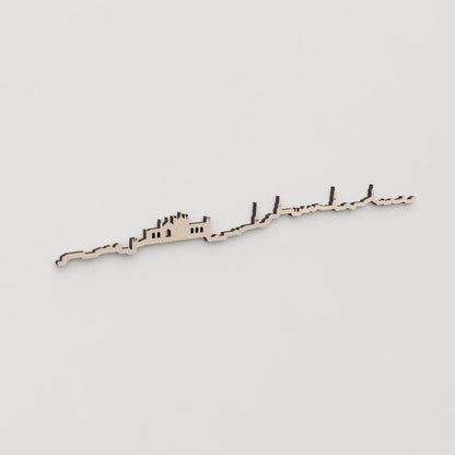 Idea de regalo original: la silueta del skyline de Vitoria en madera natural.