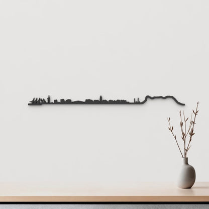 Silueta skyline de Algeciras en madera negra, decoración mural artesanal.