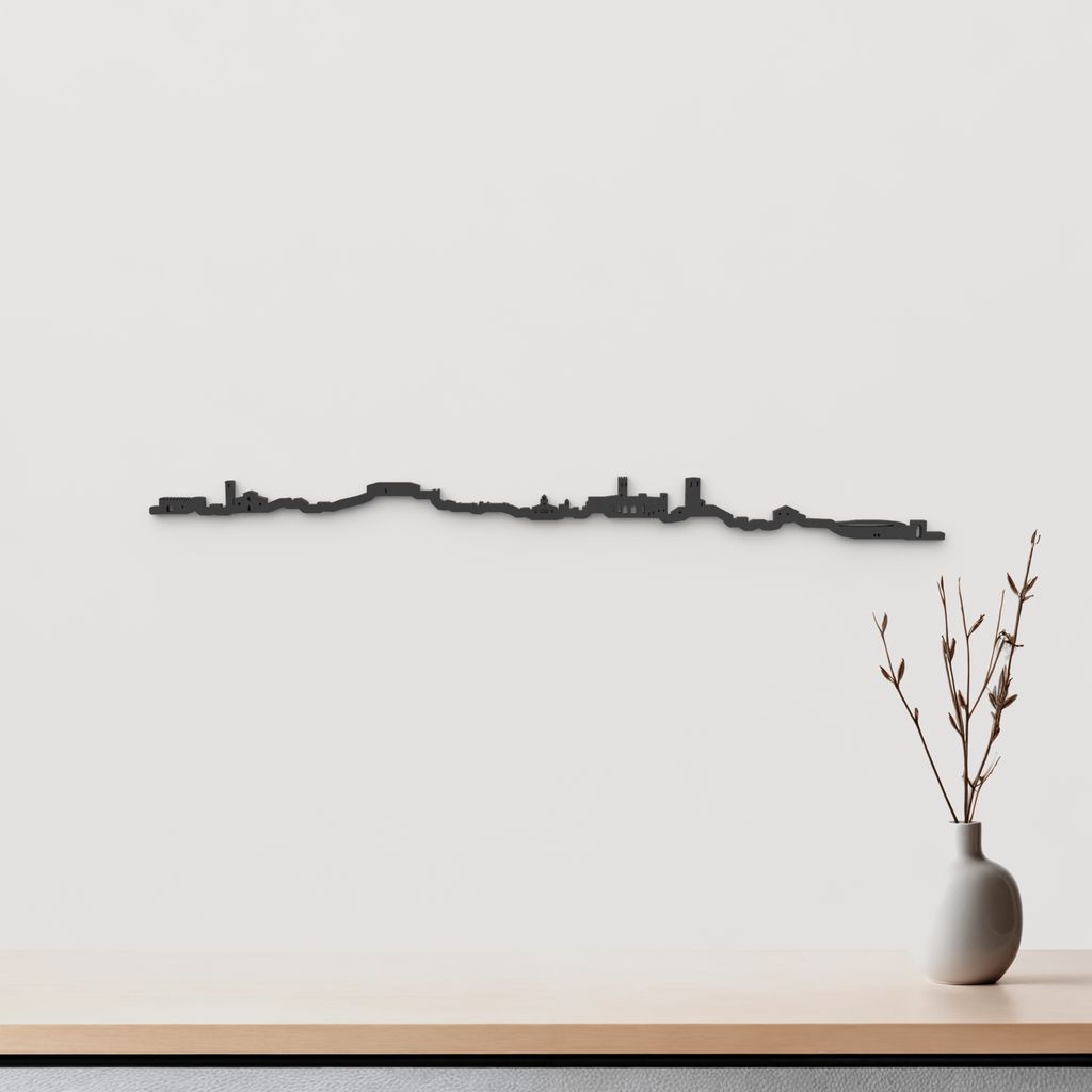 Silueta skyline de Brihuega en madera color negro para decoración mural.