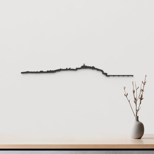 Silueta skyline de Coimbra en madera color negro para decoración mural.