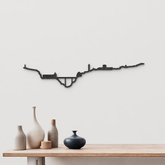 Silueta skyline de Cuenca en madera color negro para decoración mural.