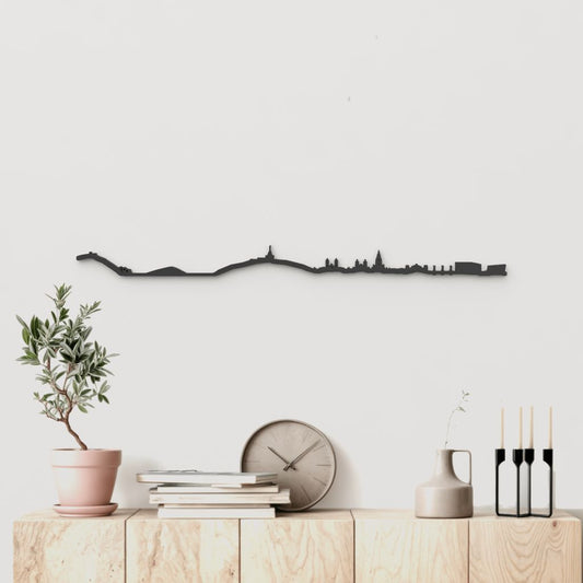 Silueta skyline de Donostia / San Sebastián en madera negra para decoración mural elegante.
