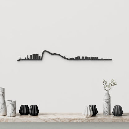 Silueta skyline de Gibraltar en madera color negro para decoración mural.