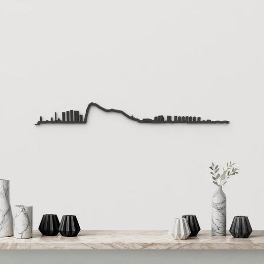 Silueta skyline de Gibraltar en madera color negro para decoración mural.