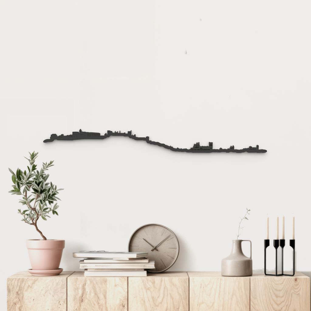 Silueta skyline de Granada en madera de abedul color negro para decoración mural.
