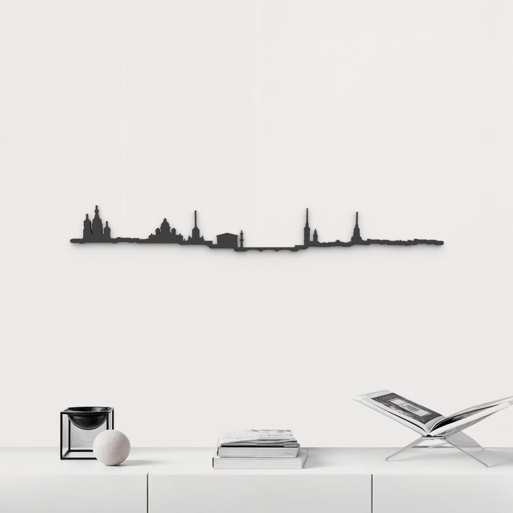 Silueta skyline de Saint Petersburg en madera de abedul color negro para decoración mural.