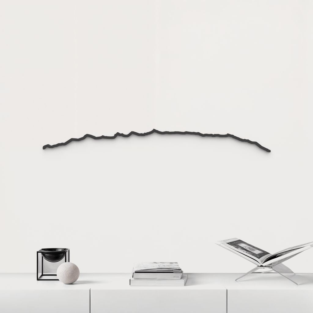 Silueta del perfil de Sierra Nevada en madera de abedul color negro para decoración mural.