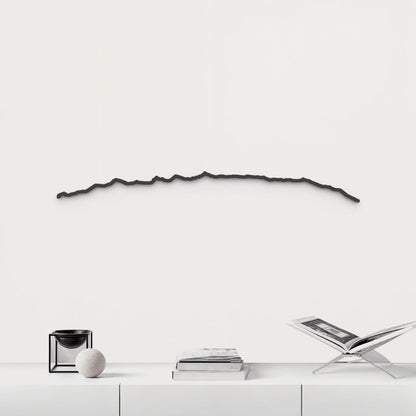 Silueta del perfil de Sierra Nevada en madera de abedul color negro para decoración mural.