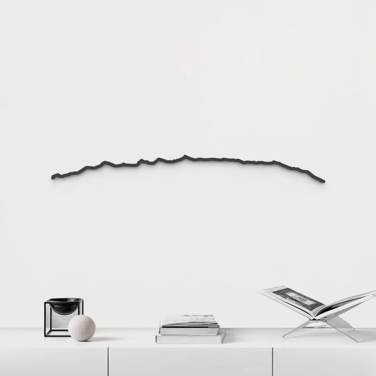 Silueta del perfil de Sierra Nevada en madera de abedul color negro para decoración mural.