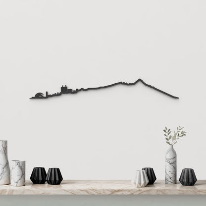 Silueta skyline de Tenerife en madera color negro para decoración mural.