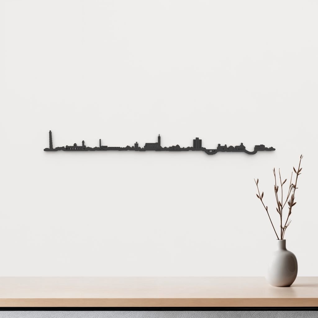 Silueta skyline de Terrassa en madera de abedul color negro para decoración mural.