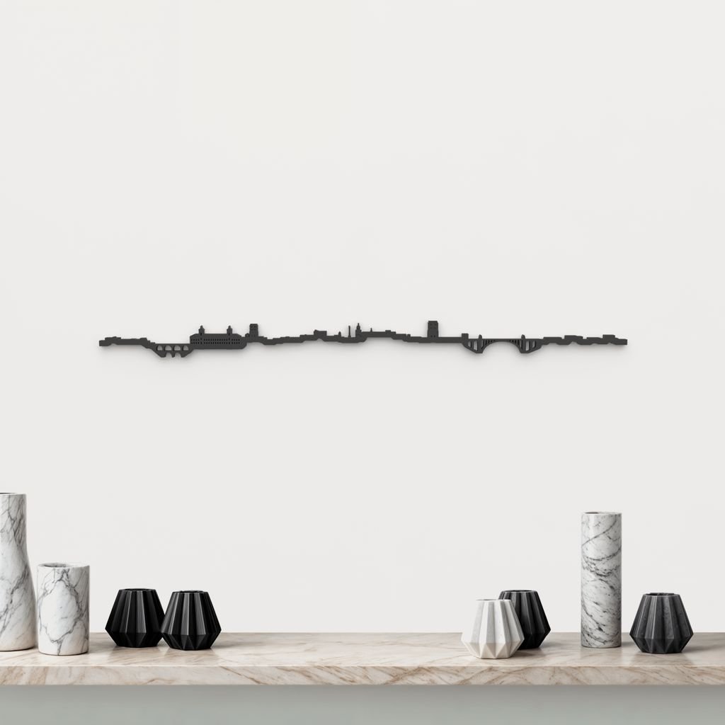 Silueta skyline de Teruel en madera de abedul color negro para decoración mural.