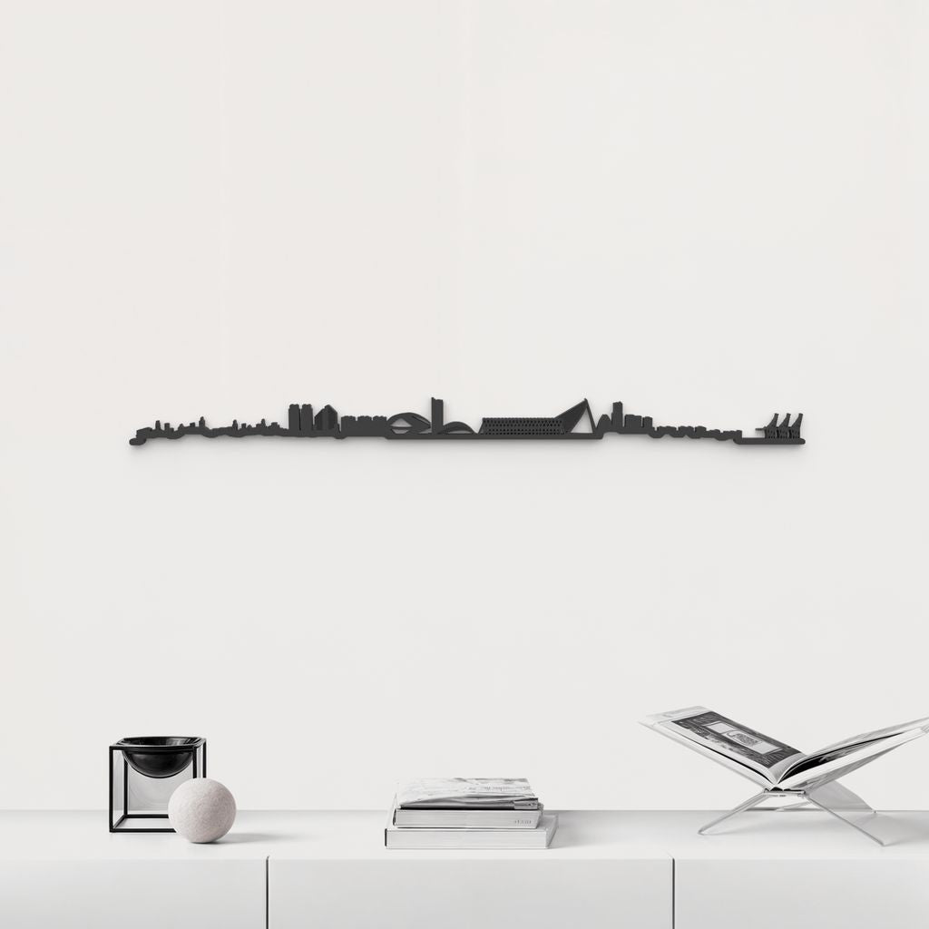 Silueta skyline de Valencia en madera de abedul color negro para decoración mural.