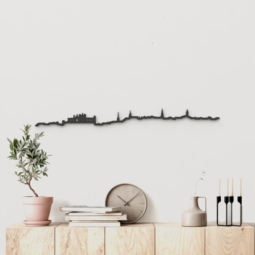 Silueta skyline de Vitoria en madera color negro para decoración mural.