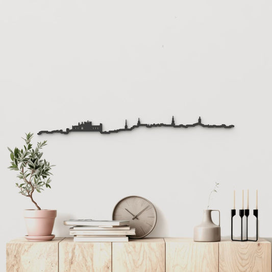 Silueta skyline de Vitoria en madera color negro para decoración mural.