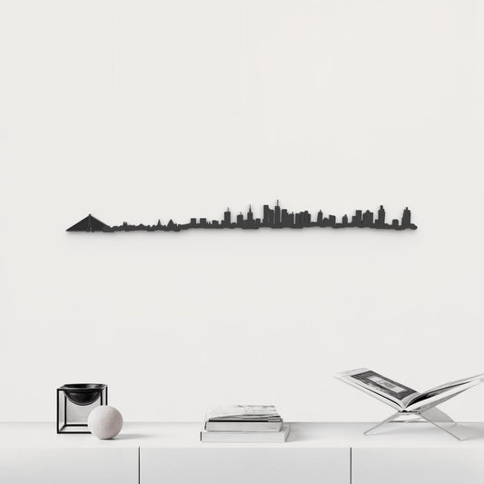 Silueta skyline de Warszawa en madera de abedul color negro para decoración mural.