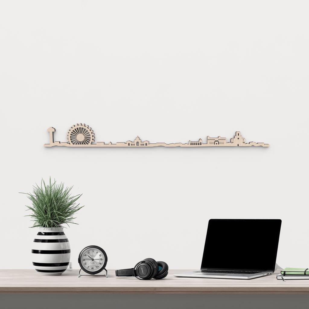 Skyline Albacete en madera natural para decoración mural.