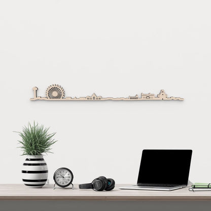 Skyline Albacete en madera natural para decoración mural.