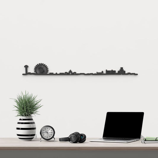 Skyline Albacete de madera negra, silueta decorativa de pared.