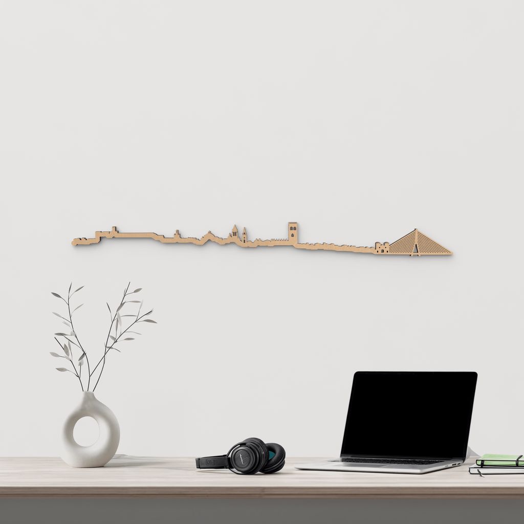 Skyline Badajoz de madera marrón para decoración de pared.