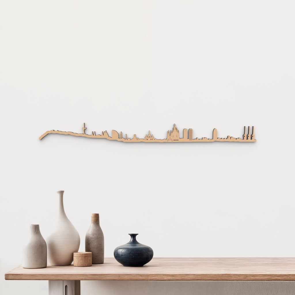 Skyline Barcelona de madera marrón para decoración de pared.