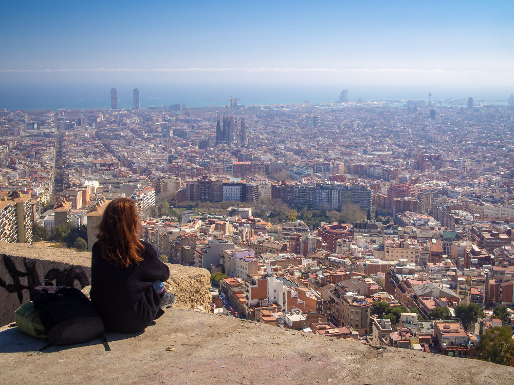 Vista de Barcelona desde el Turó de la Rovira (Búnkers del Carmel), con la Sagrada Família y el litoral.