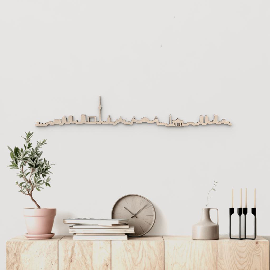 Silueta skyline de Berlín en madera natural para decoración mural.