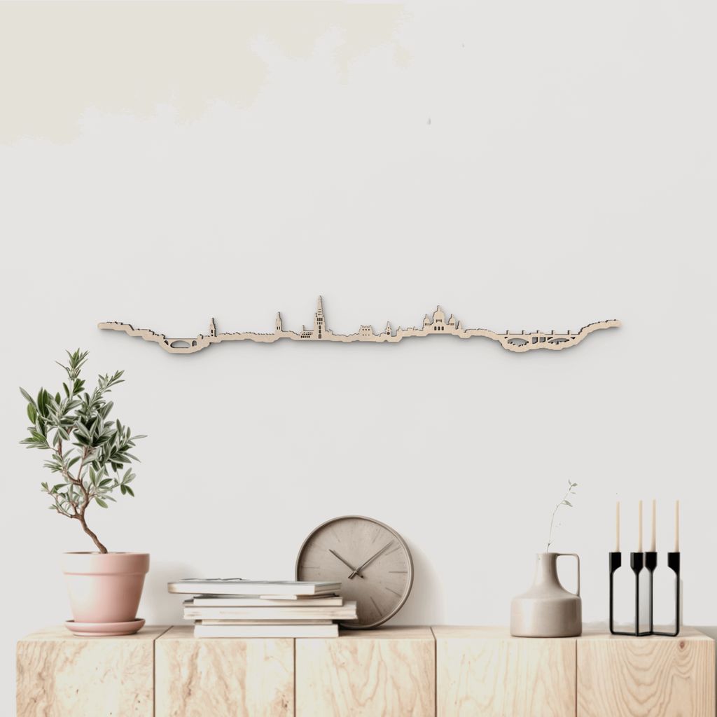 Silueta skyline de Berna en madera natural para decoración mural.